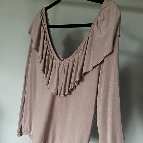 Express Off Shoulder Ruffle Tee - Picture 4 of 6